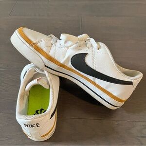 Nike Court Legacy Sneakers